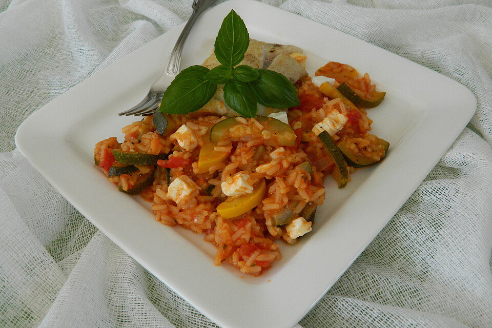 Zucchinipfanne mit Tomatenreis