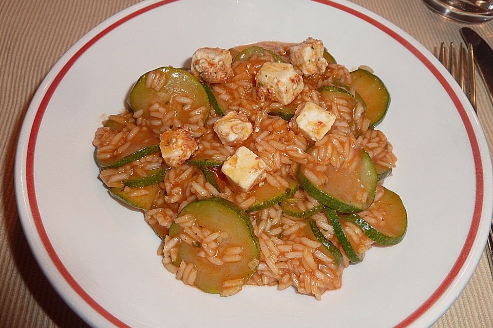 Zucchinipfanne mit Tomatenreis