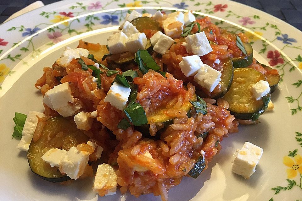 Zucchinipfanne mit Tomatenreis