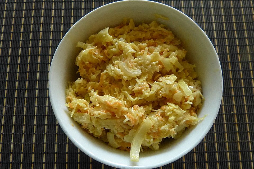 Sauerkraut-Möhren-Sellerie-Salat