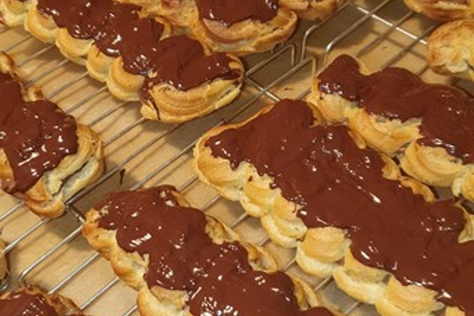 Éclairs mit Puddingfüllung