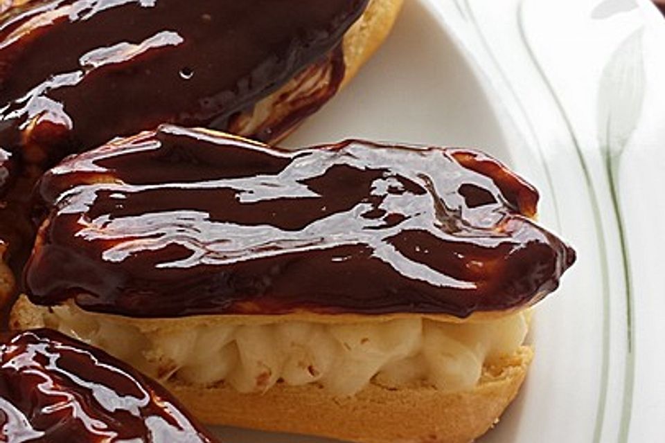 Éclairs mit Puddingfüllung