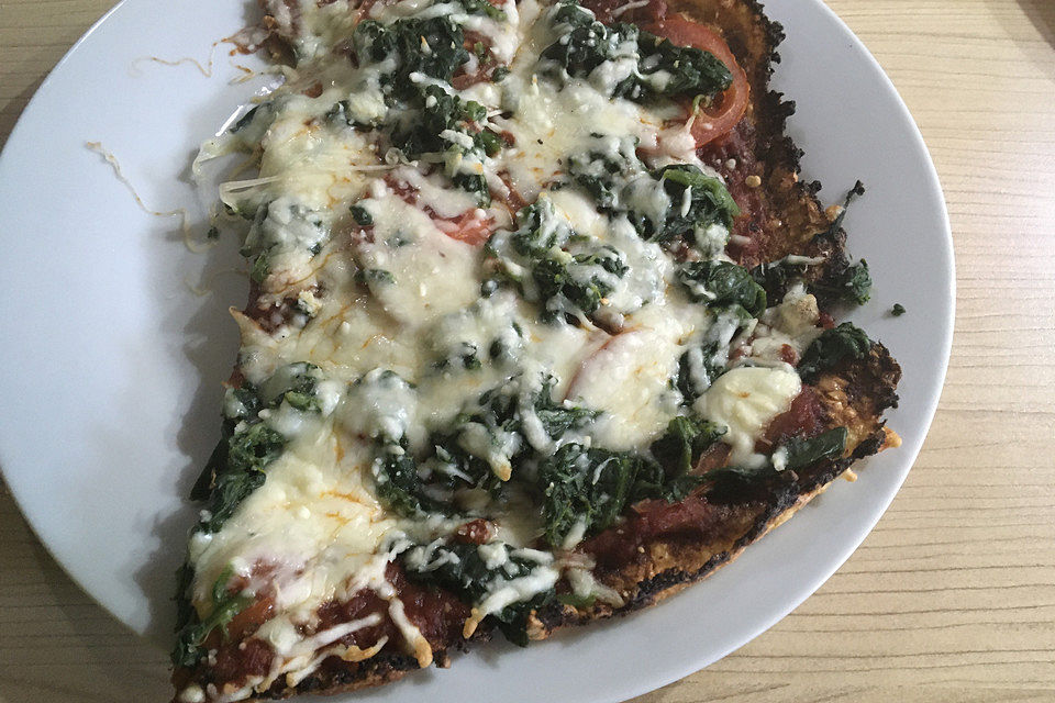 Pizza mit Blumenkohlteig