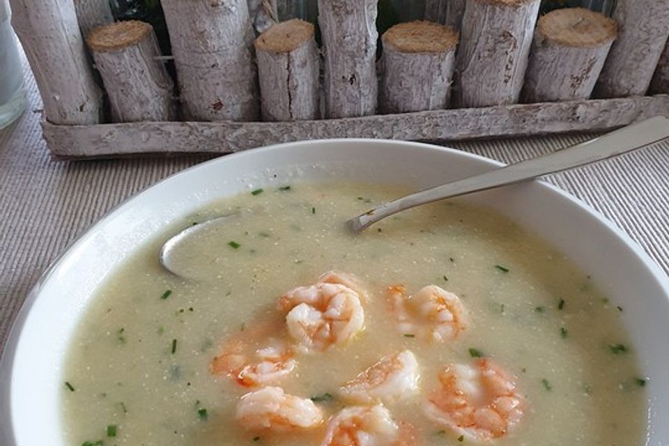 Kohlrabisüppchen mit Shrimps