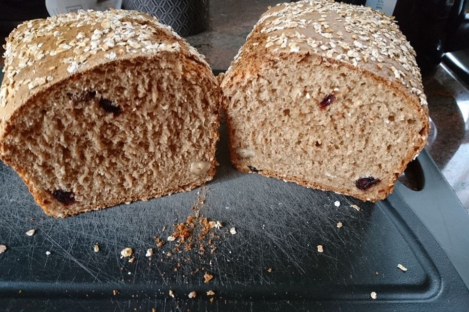 Cranberry-Haselnuss-Müslibrot