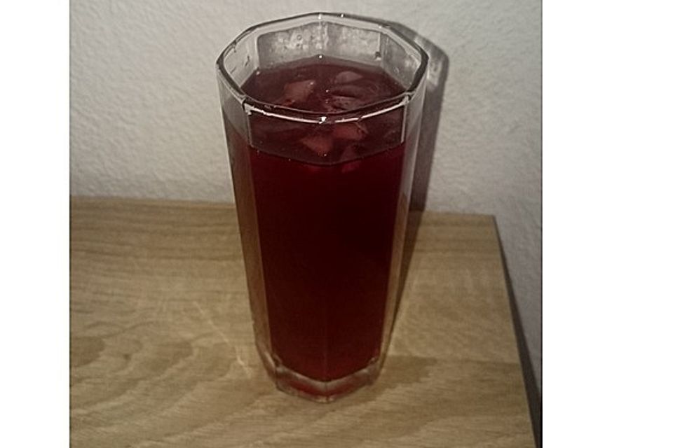 Eiskalter Frucht-Cocktail