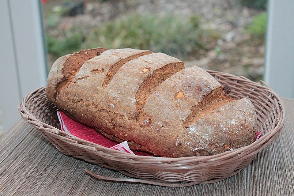 Erdnuss-Emmer-Dinkel-Vollkornbrot