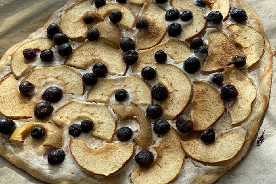 Apfel-Dinnete mit Heidelbeeren