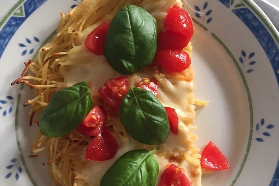 Spaghettipizza Tomate-Mozzarella