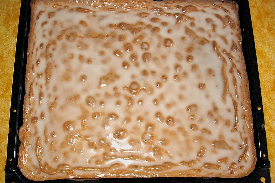 Zitronenkuchen auf dem Blech