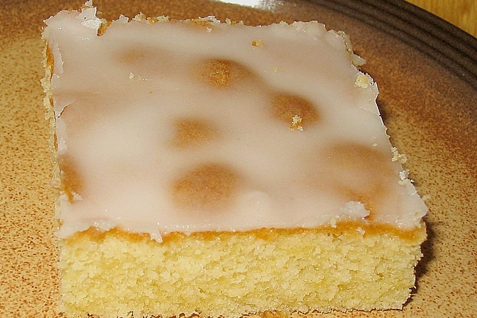 Zitronenkuchen auf dem Blech