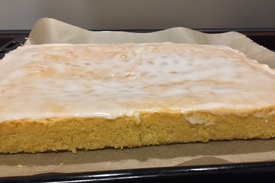 Zitronenkuchen auf dem Blech