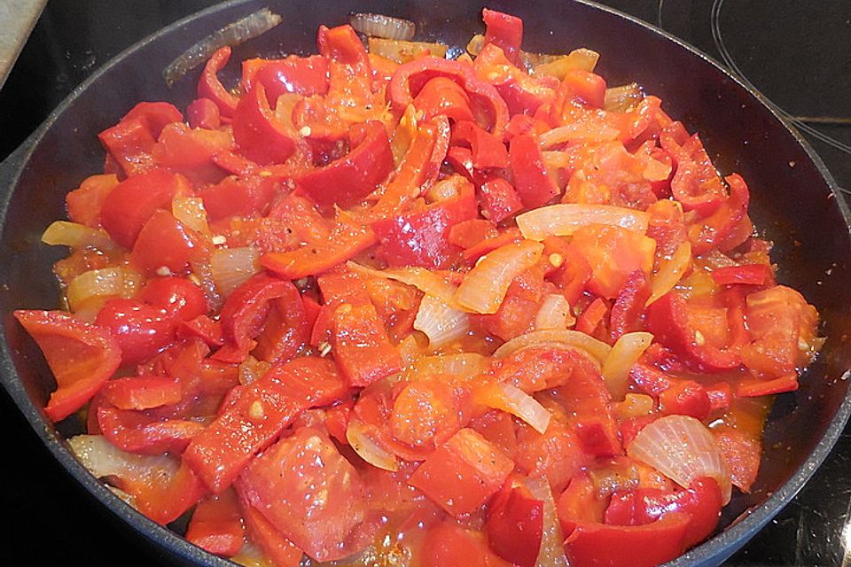 Pikantes Tomaten - Paprika Gemüse