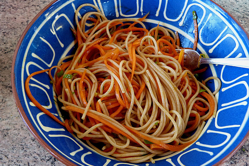 krümeltigers Vollkornspaghetti mit Möhren