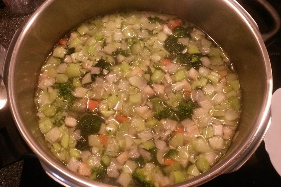 Reissuppe mit Rinderbrühe