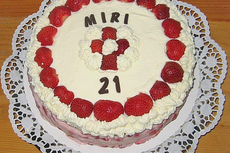 Erdbeer-Marzipantorte