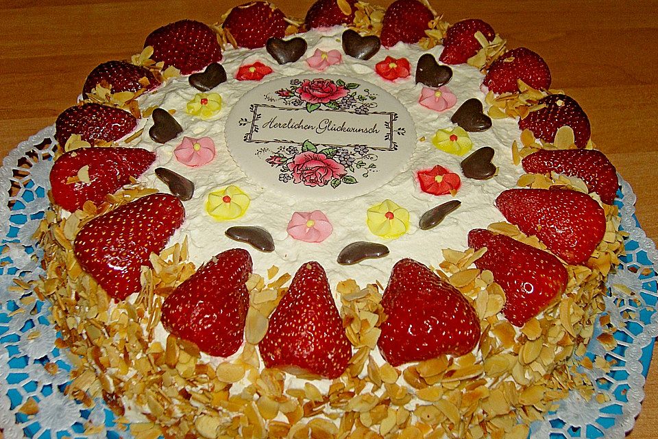 Erdbeer-Marzipantorte