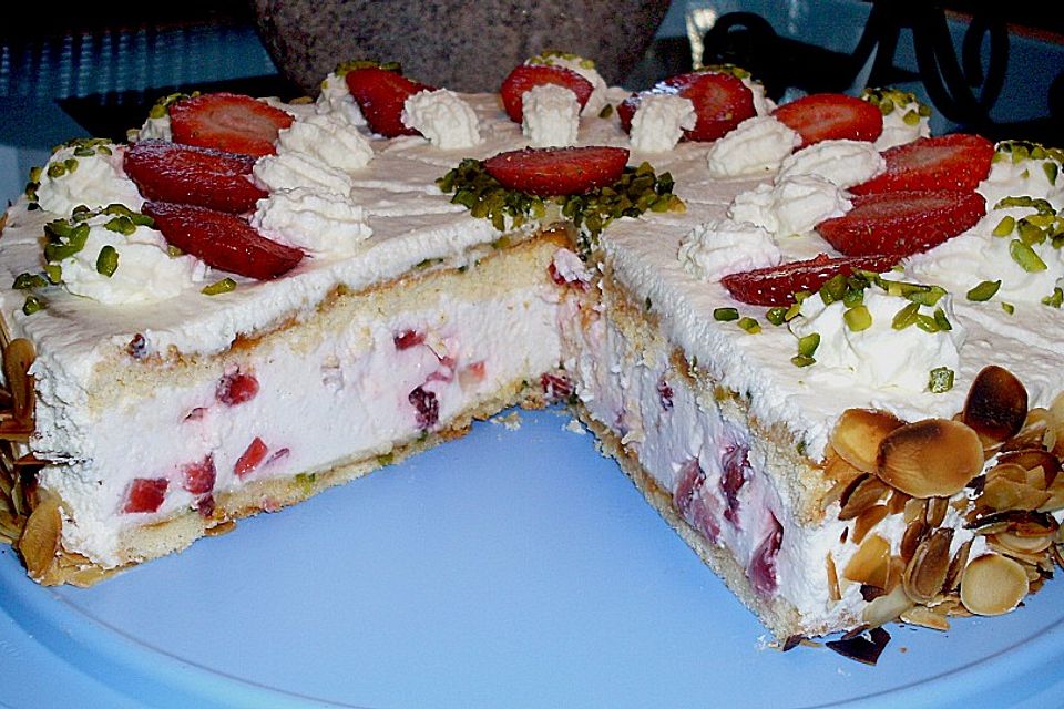 Erdbeer-Marzipantorte