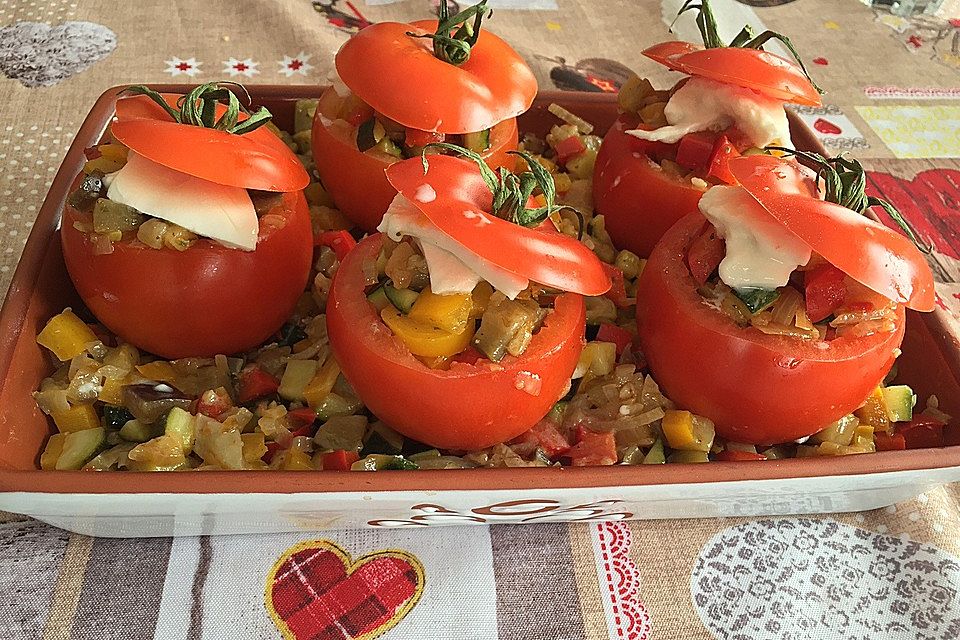 Tomaten mediterran gefüllt