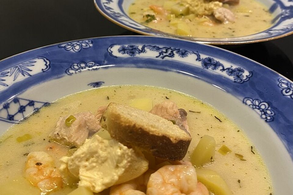 Lachssuppe mit Garnelen