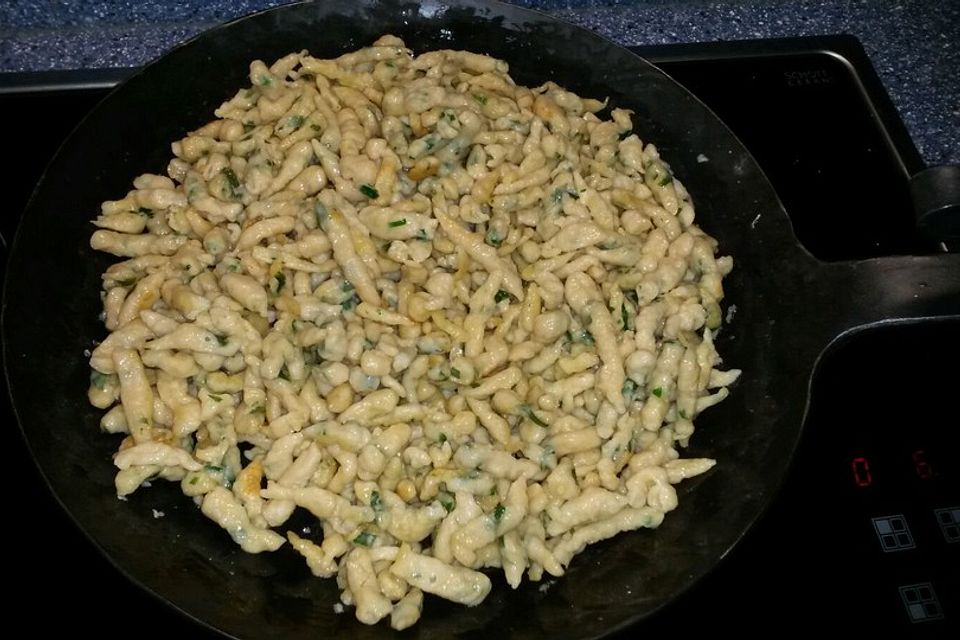 Bärlauchspätzle mit Schinkensößchen