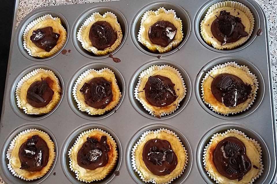 Oreo-Cheesecake Muffins