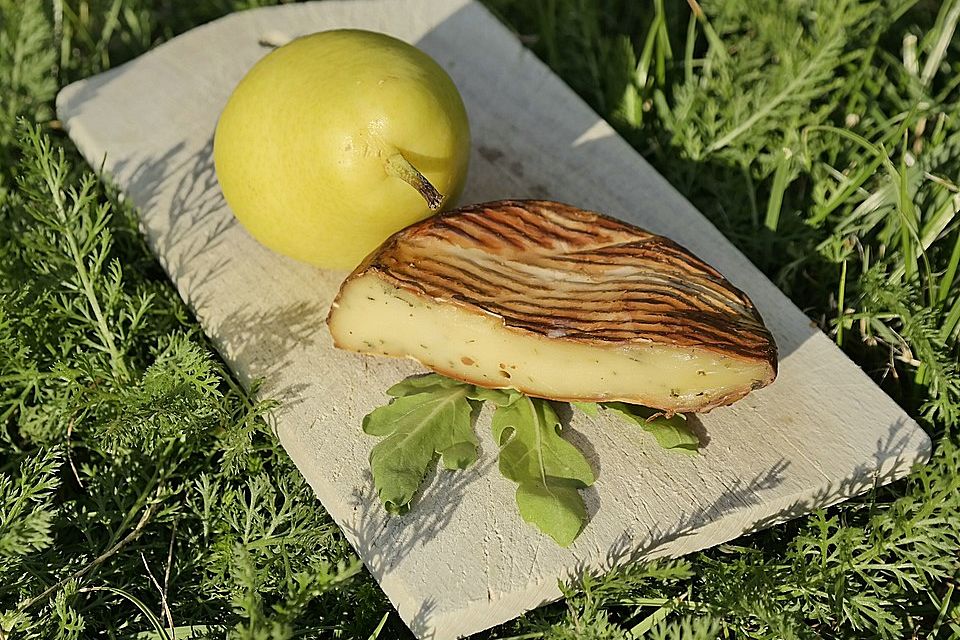 Geräucherter Camembert