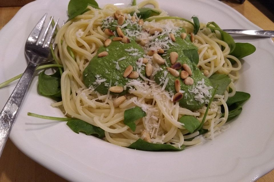 Spaghetti mit Portulak-Pesto