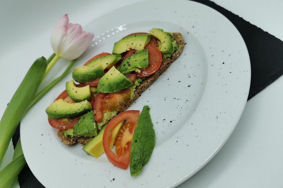 Tomaten-Avocado-Brotbelag