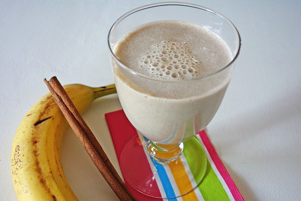 Bananen-Milchshake mit Zimt