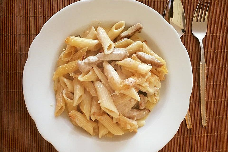 Cremiger Nudelauflauf mit Parmesan