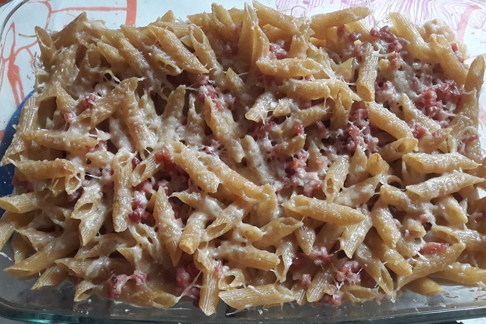 Cremiger Nudelauflauf mit Parmesan