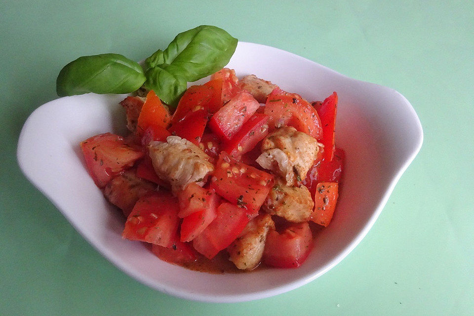 Hähnchenbrust mit warmem Tomatensalat