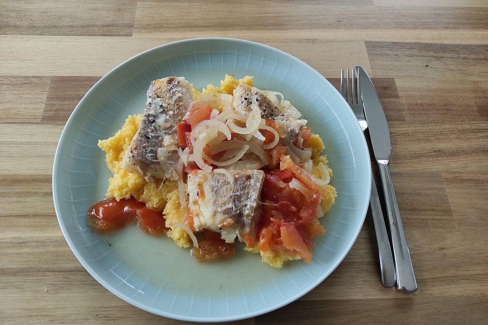 Kroatischer Fischtopf mit Polenta