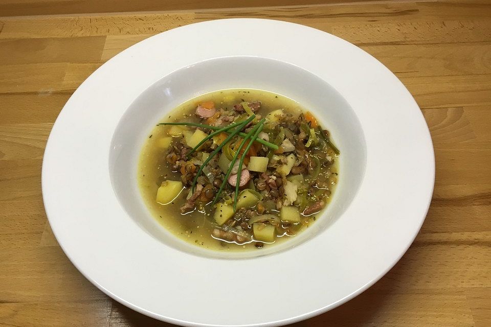 Porree-Linsensuppe mit Mettwurst