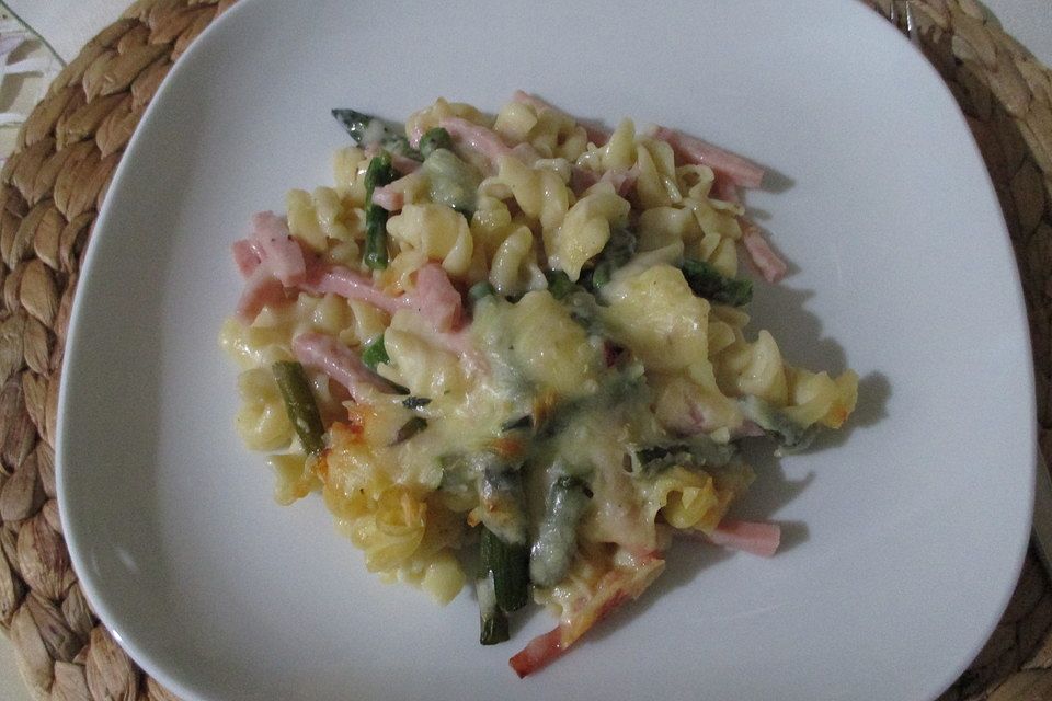 Nudelauflauf mit grünem Spargel