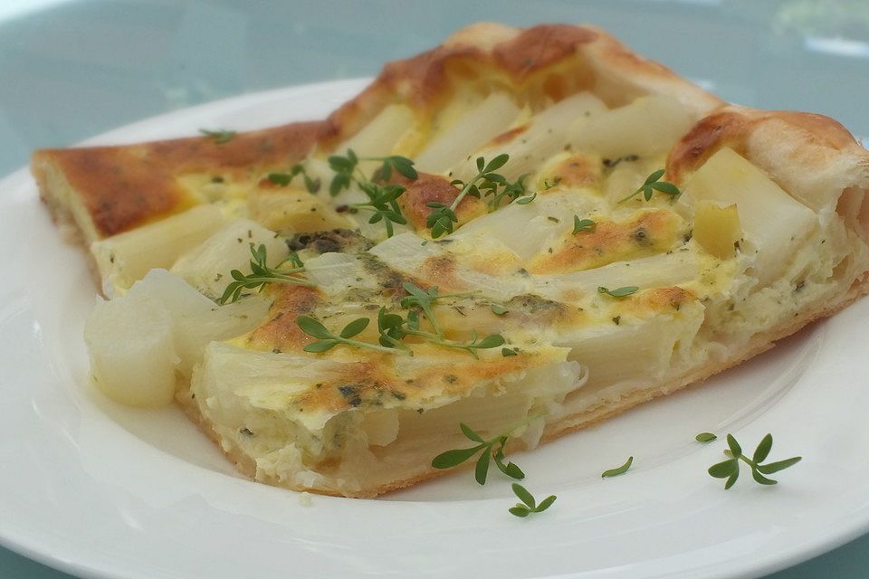 Spargel-Quiche mit Blätterteig