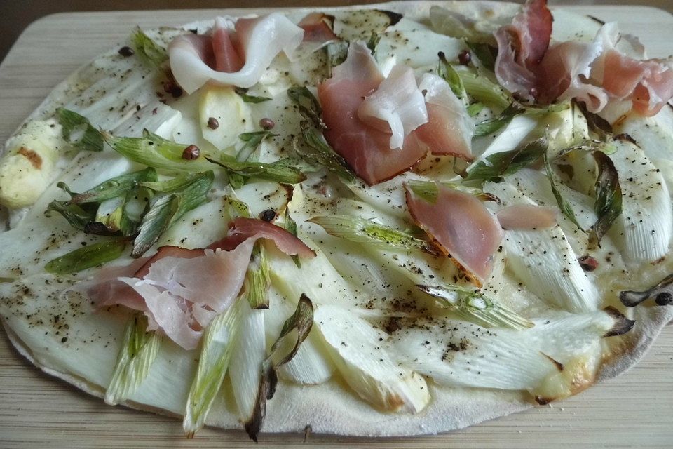 Spargelflammkuchen