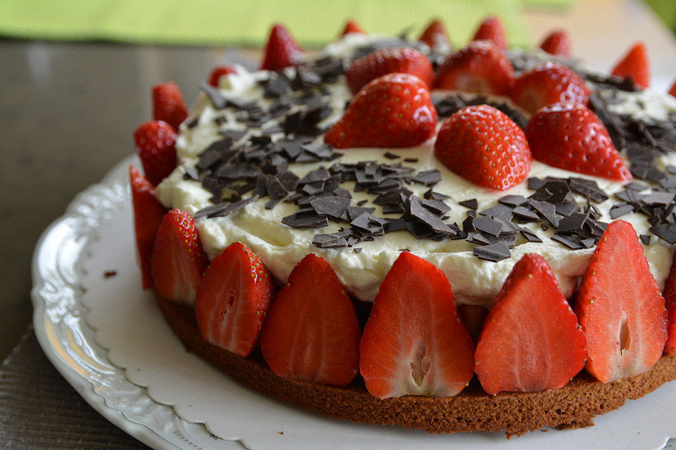 Erdbeerkuchen mit Schokoladenboden