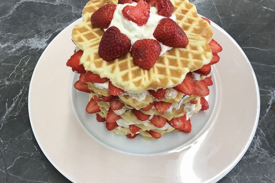 Erdbeer-Waffeltorte