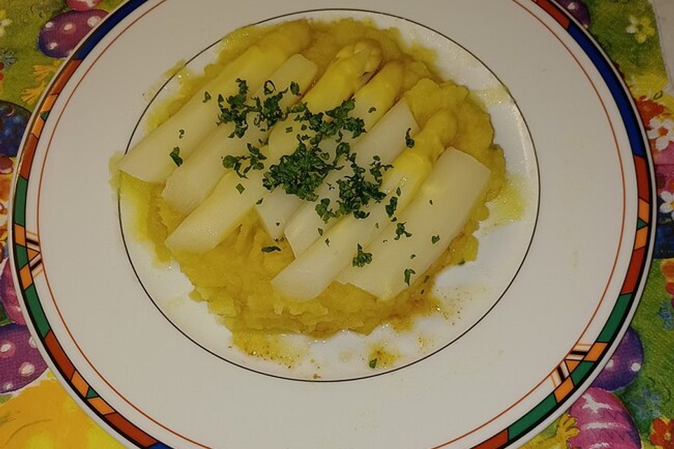 Spargel mit Kartoffelcreme