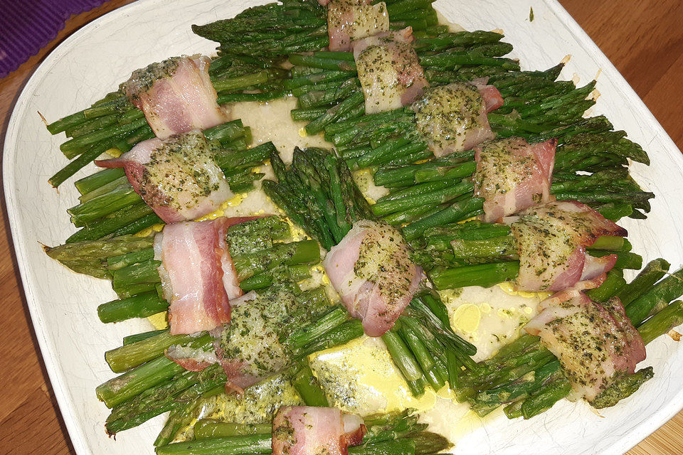 Grüner Spargel mit Bacon