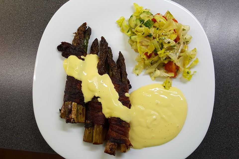 Grüner Spargel mit Bacon