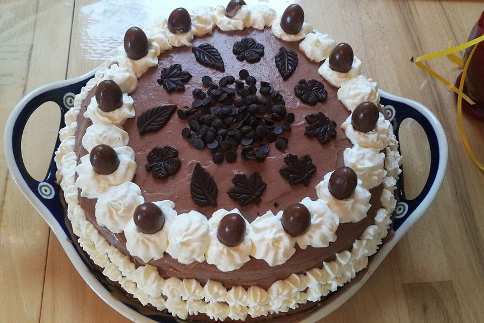 Schokoladen - Buttercreme - Torte