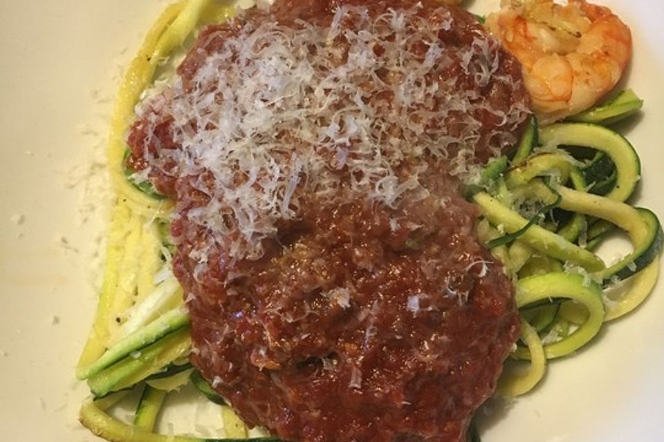 Zoodles mit Rosmarin-Tomatensauce