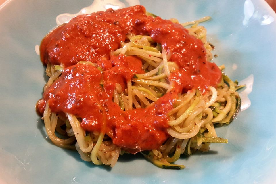 Zoodles mit Rosmarin-Tomatensauce