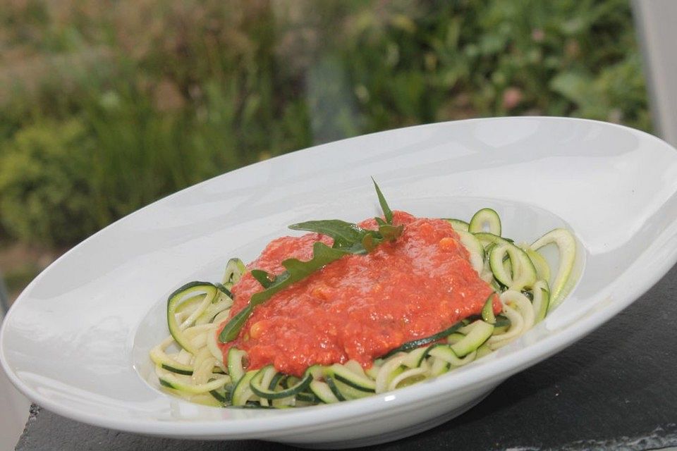 Zoodles mit Rosmarin-Tomatensauce