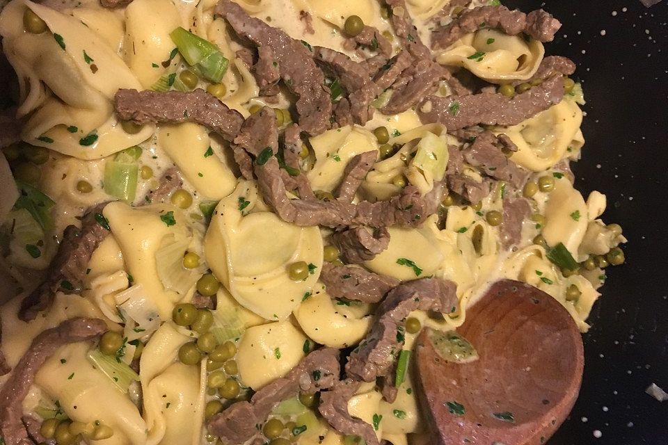 Schnelle Tortelloni-Steak-Pfanne