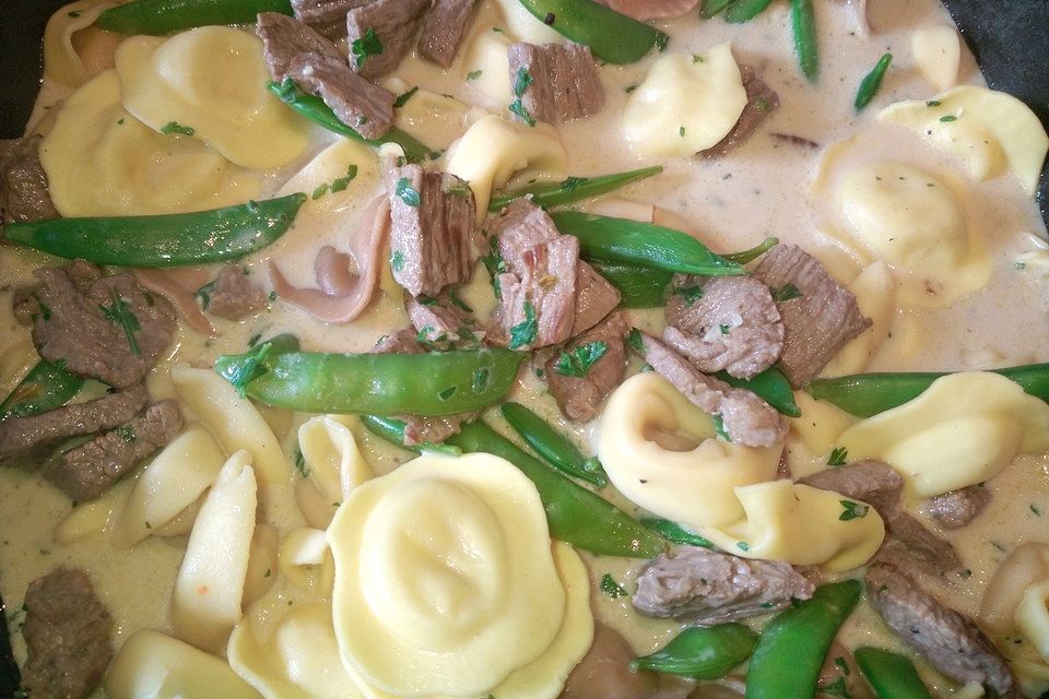 Schnelle Tortelloni-Steak-Pfanne