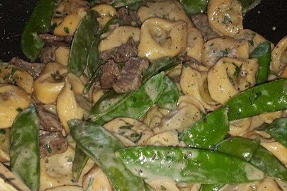 Schnelle Tortelloni-Steak-Pfanne